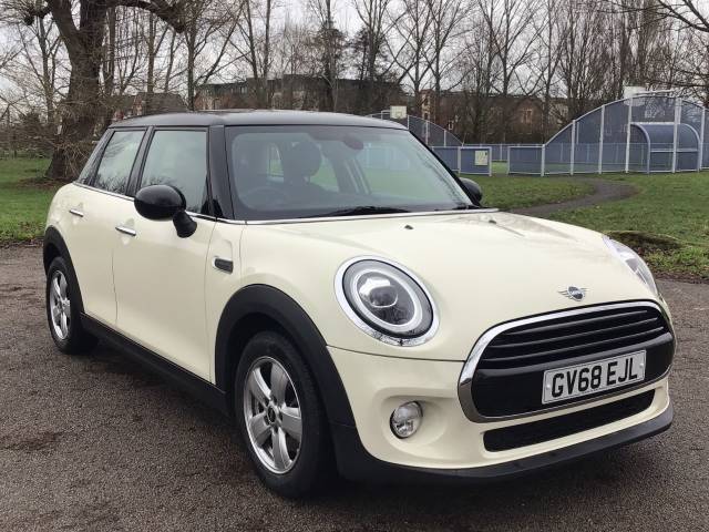 Mini Hatchback 1.5 Cooper Classic II 5dr Hatchback Petrol Pepper White